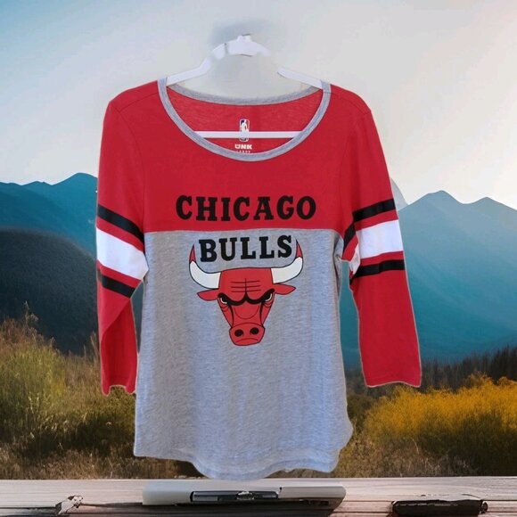 NBA Other - NBA Chicago Bulls T-Shirt Men’s Large‎ Red 100% Polyester Super Soft NWT